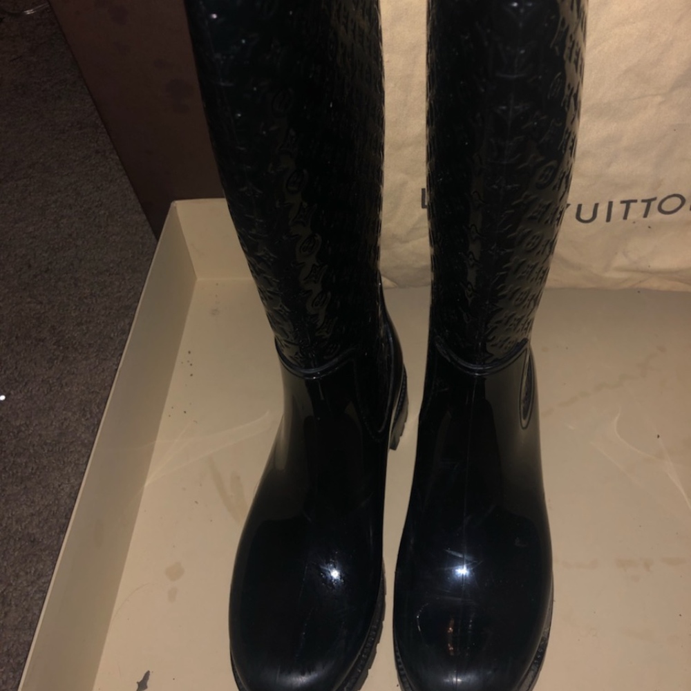 Louis Vuitton Rainboots - Picture 2 of 3
